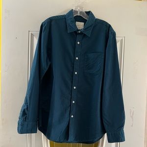American Eagle men’s classic fit button down shirt contemporary blue / medium